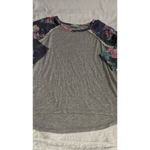 Threads Studio girls sz. 12 gray w/blue floral top. Soft, comfortable